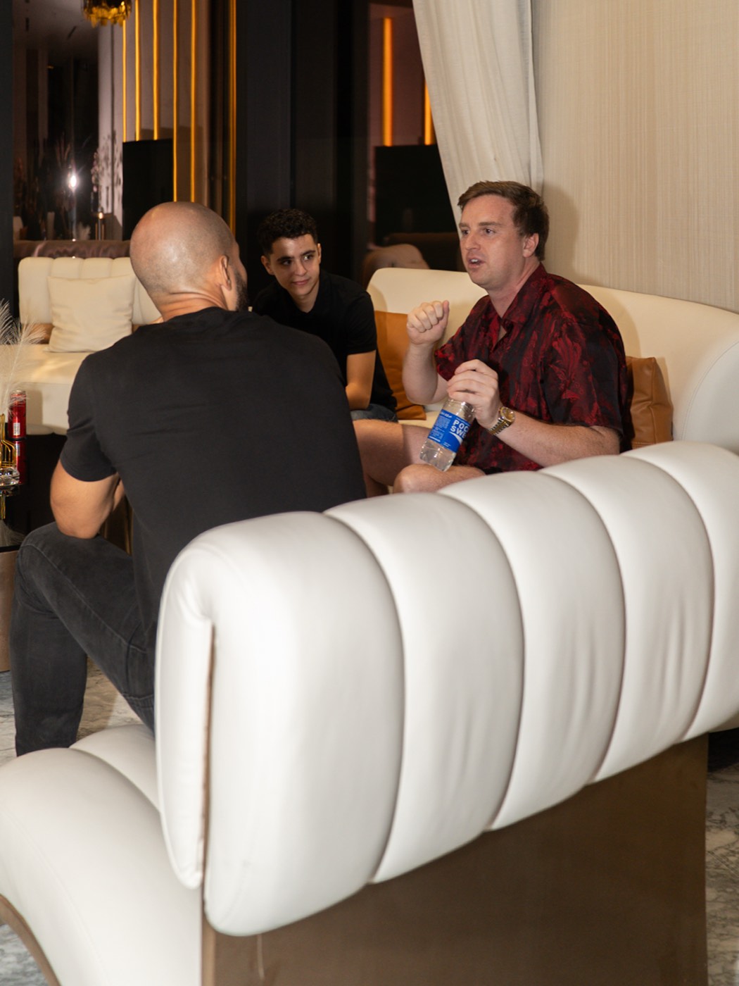 Conversation during the villa evening